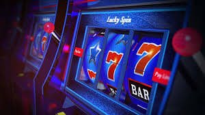ph 100 Casino lobby showing slots and live dealer game options for Filipino players